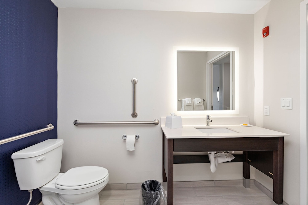 Holiday Inn Exp Parkville - photo 35