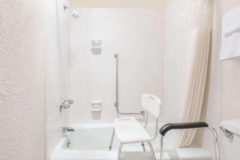 Days Inn Ottawa - photo 12