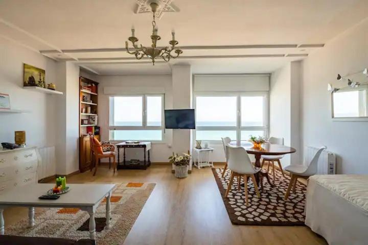 Ezcurdia 22 Primera Linea Playa de San Lorenzo — 4-Star Luxury Hotel in Gijon, Spain