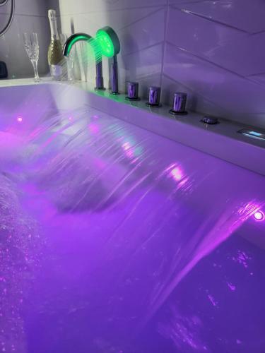 Jacuzzi & Sauna Apartament Warszawa Bemowo — 4-Star Luxury Hotel in Warsaw, Poland