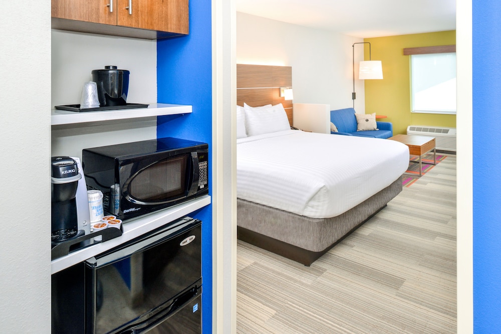Holiday Inn Express & Suites Salem by IHG - photo 20