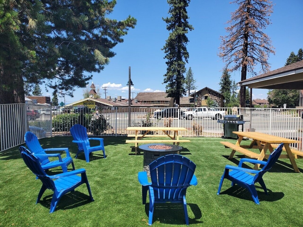 Bluebird Day Inn & Suites - photo 30