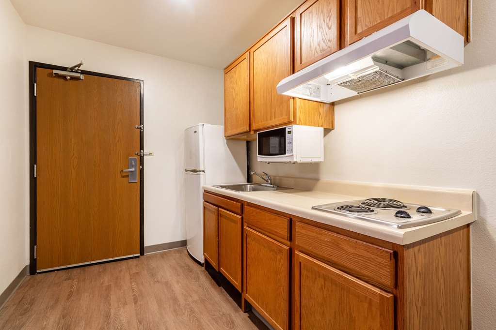 WoodSpring Suites Conroe - photo 18