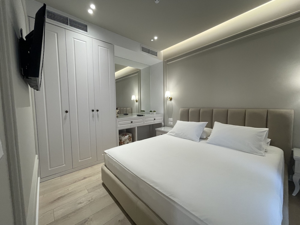 Seaside Hotel - carbon neutral hotel in Vlore