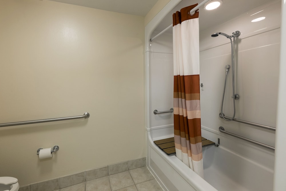Red Roof Inn PLUS Long Island Garden City - photo 26