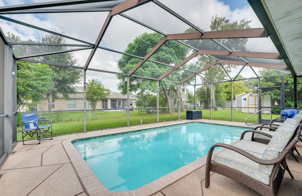 Heated Pool And 4 In 1 Grill Spring Hill Haven — 4-Star Luxury Hotel in Spring Hill, United States