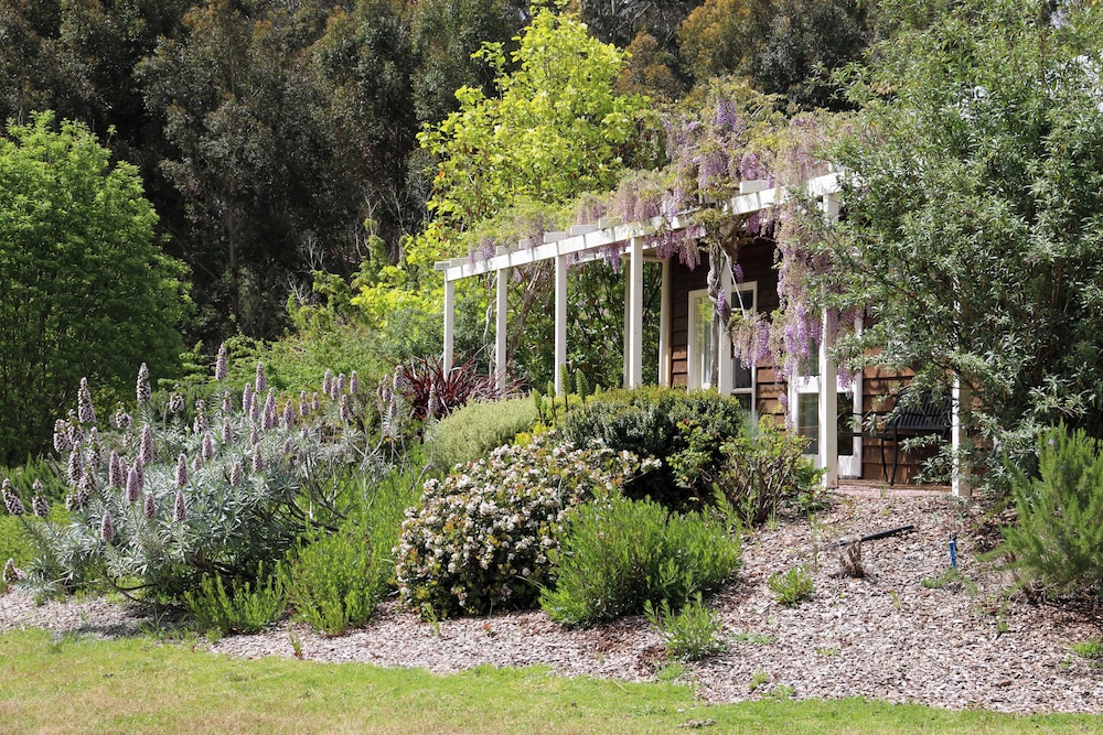 Big Brook Retreat — 4-Star Luxury Hotel in Pemberton, Australia