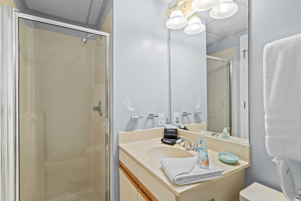 Lazy Lagoon by Avantstay Pool Resort Access - photo 10