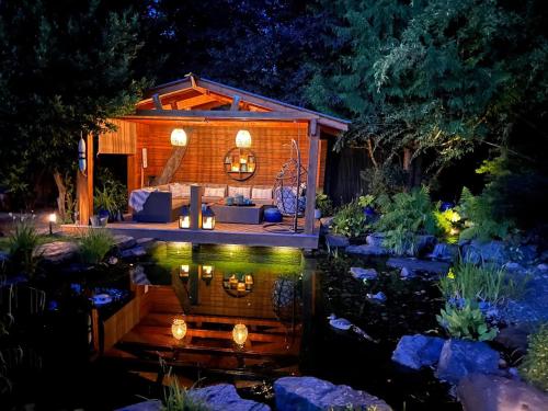 Couple’s Oasis at Horner Park in Victoria, Canada
