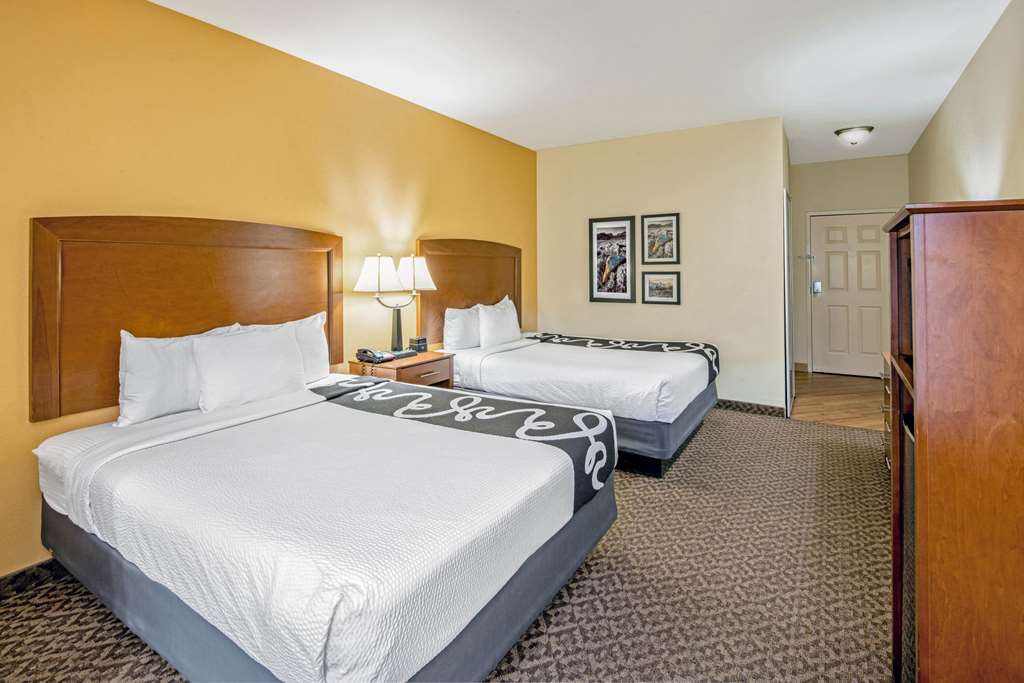 La Quinta Inn & Suites by Wyndham Lawton Fort Sill - photo 25