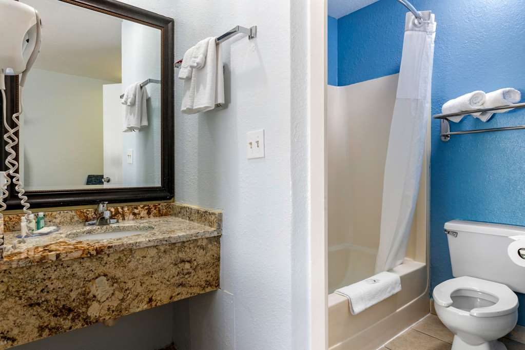 Quality Inn Sarasota North Near Lido Key Beach - photo 29
