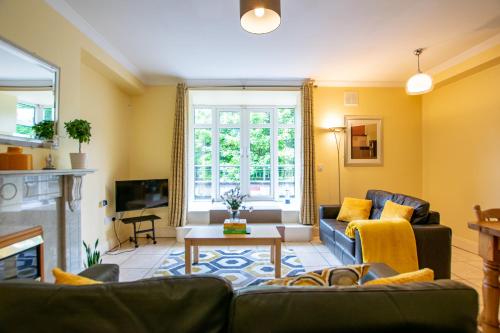 125 The Duplex at Gort Na Coiribe by Shortstays — 4-Star Luxury Hotel in Gaillimh, Republic of Ireland