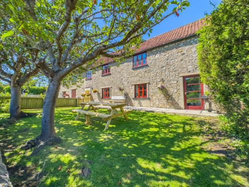 Seaside Dog Friendly Country Cottage w log burner — 4-Star Luxury Hotel in Weston-Super-Mare, United Kingdom
