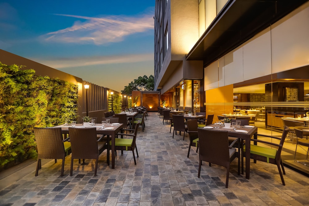 Lemon Tree Hotel Viman Nagar Pune — 4-Star Luxury Hotel in Pune, India