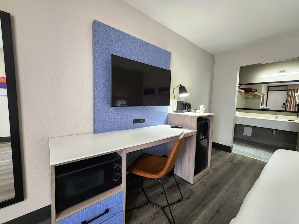 Baymont by Wyndham Lafayette - photo 9
