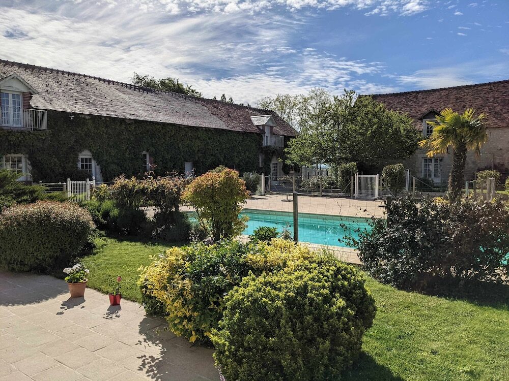 Domaine de Champouteau — 4-Star Luxury Hotel in Villebarou, France