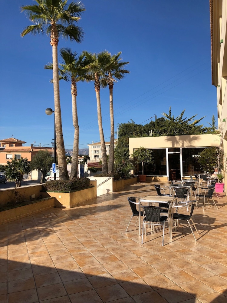 Aparthotel Residencial Vidalbir in L'alfas Del Pi, Spain