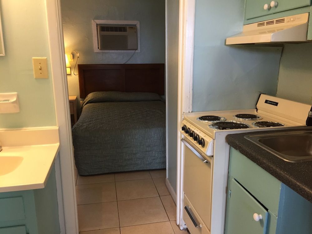 Calypso Motor Inn - photo 25