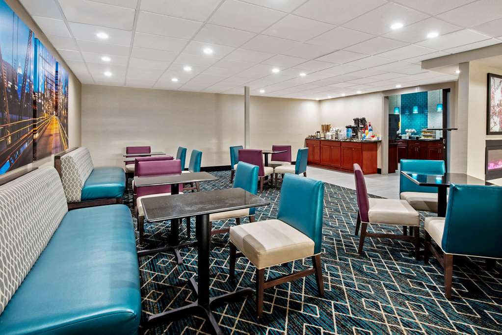 La Quinta Inn & Suites by Wyndham New Cumberland Harrisburg - photo 34