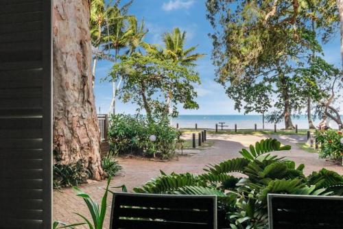Mai at Coral Horizons: A Relaxed Beach Retreat — 4-Star Luxury Hotel in Palm Cove, Australia