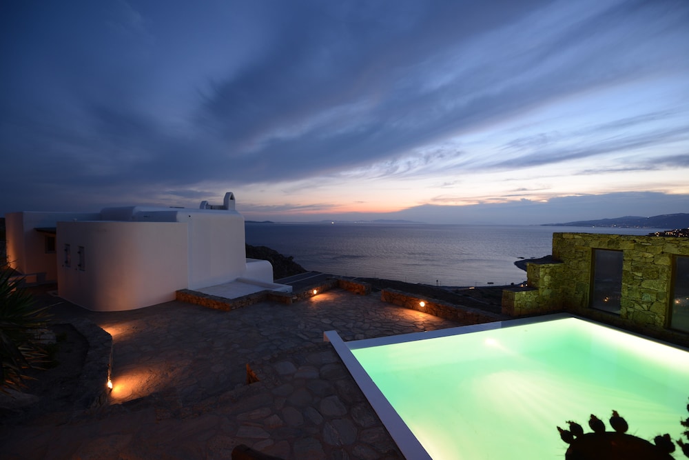 Infinity Blue - carbon neutral hotel in Mykonos