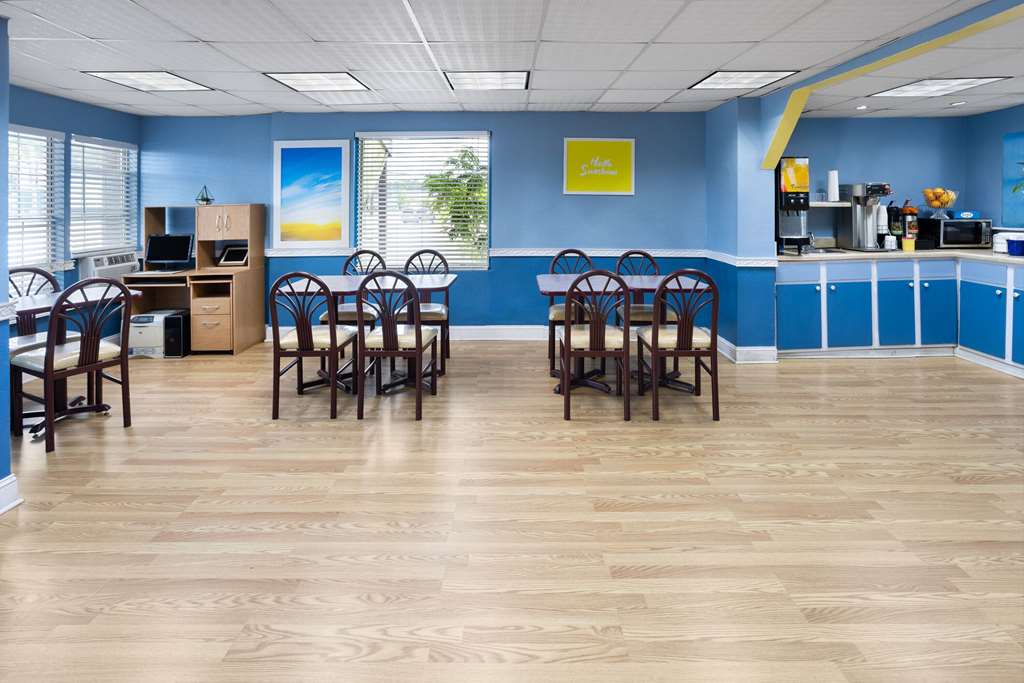 Days Inn by Wyndham Waycross - photo 24