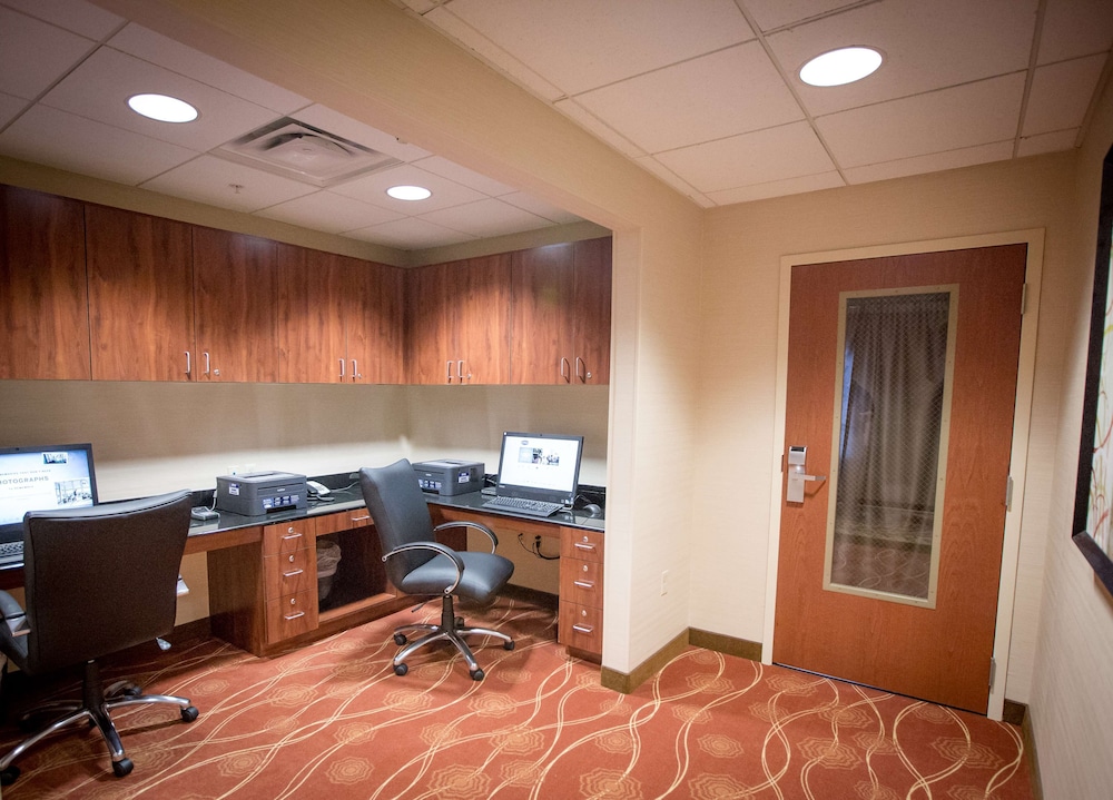 Hampton Inn & Suites Blairsville - photo 52