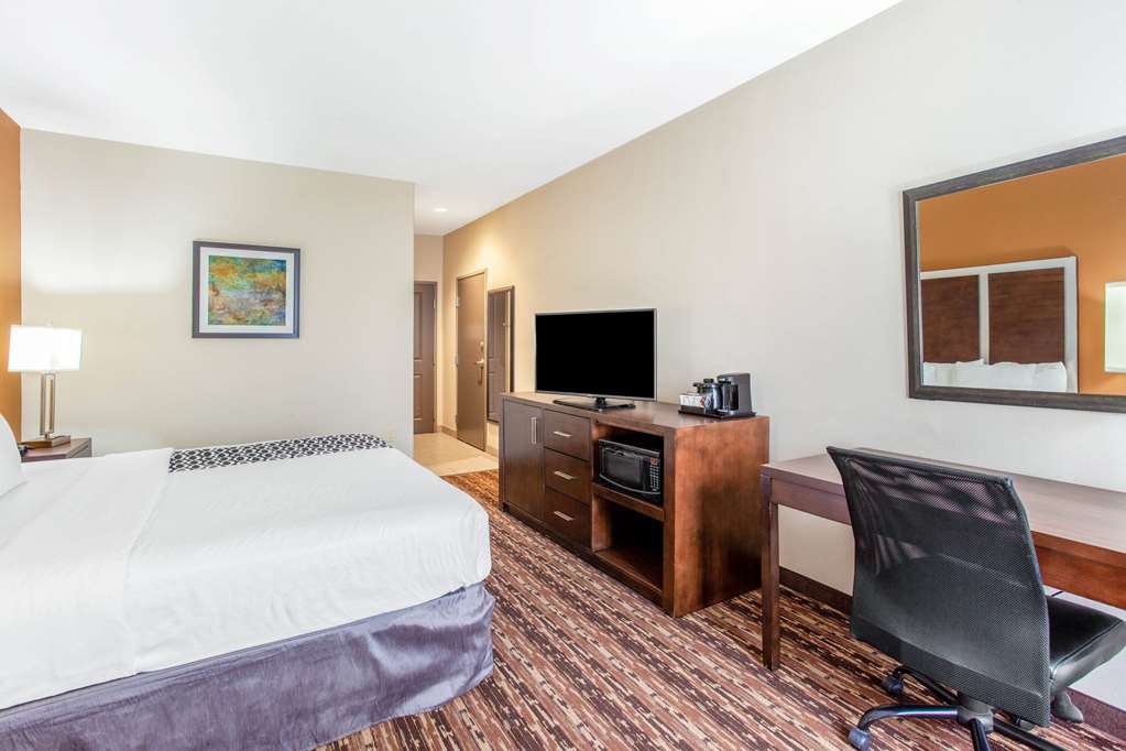 La Quinta Inn & Suites by Wyndham Gonzales TX - photo 16
