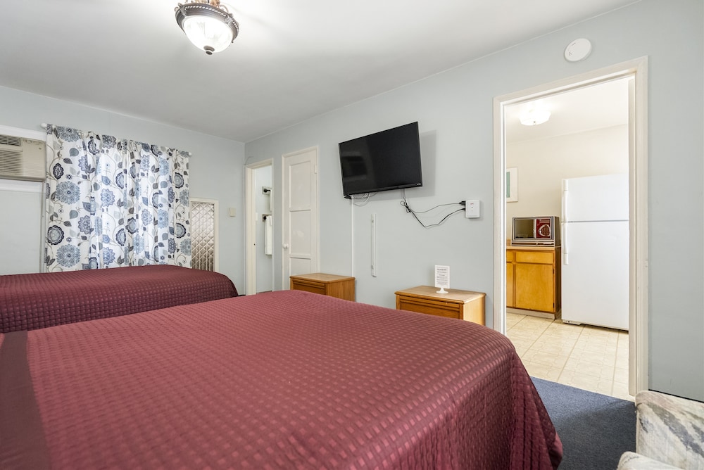The New Star Motel with Studio Kitchens: 1950s Extended Stay Lodging and Retreat Center - photo 27