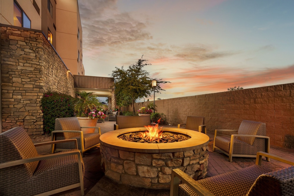 Courtyard Phoenix Mesa Gateway Airport - photo 28