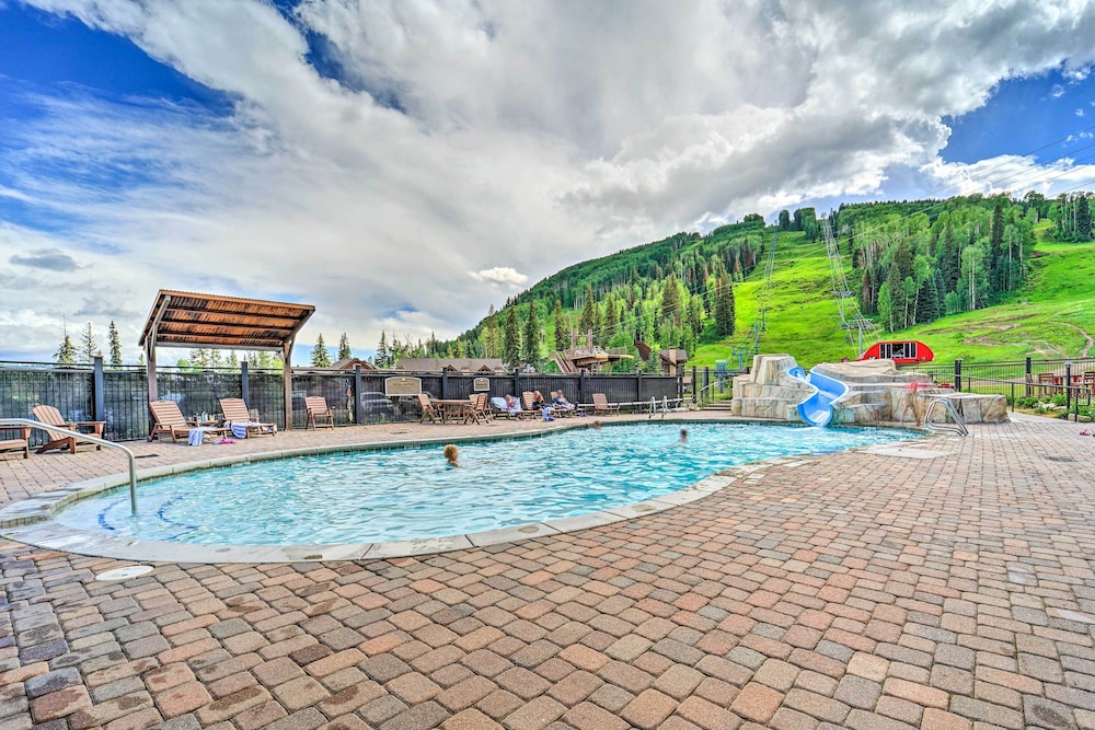 Durango Resort Condo w Balcony & Mtn Views in Durango, United States