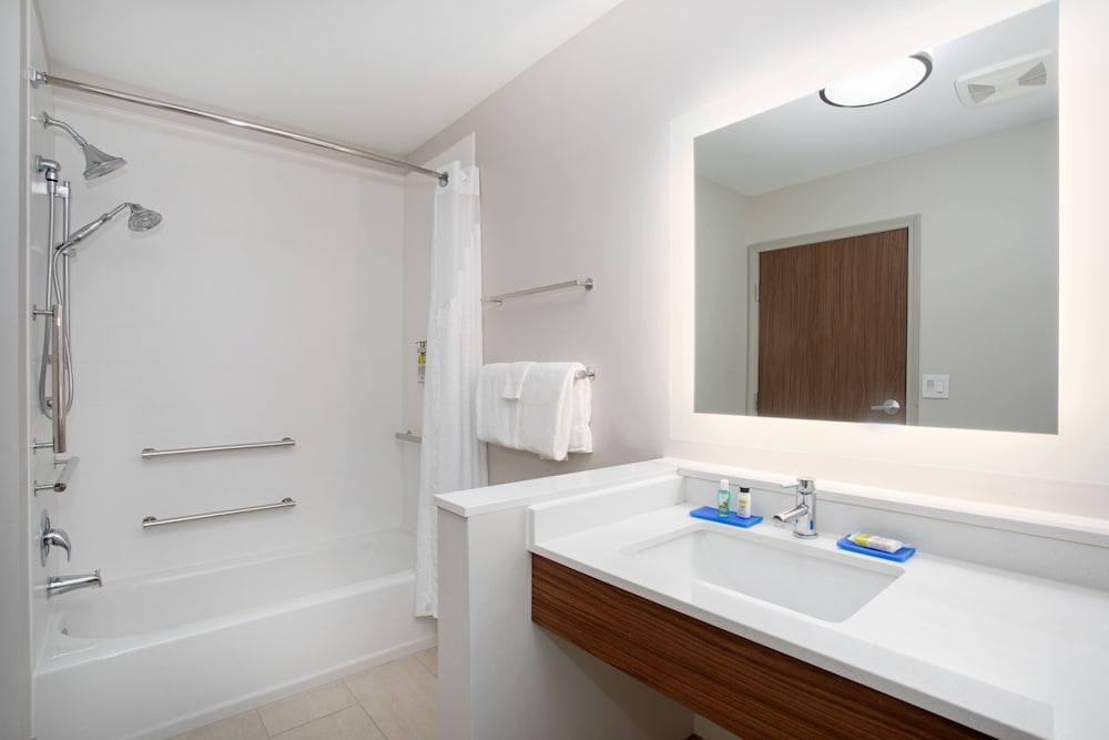 Holiday Inn Express & Suites Sioux City North Event Center by IHG - photo 28