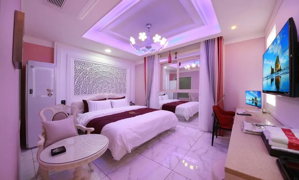 Queens Drive In in Nangen, South Korea