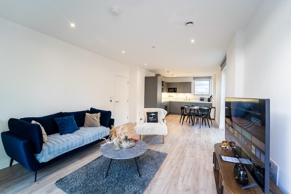 4 Guests Close Airport 25min Central London — 4-Star Luxury Hotel in London, United Kingdom