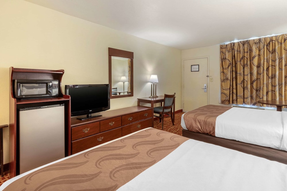 Quality Inn At Town Center - photo 7