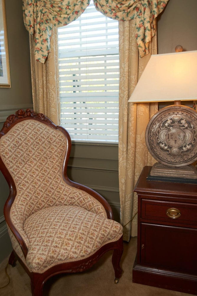 Bellevue Manor - photo 51