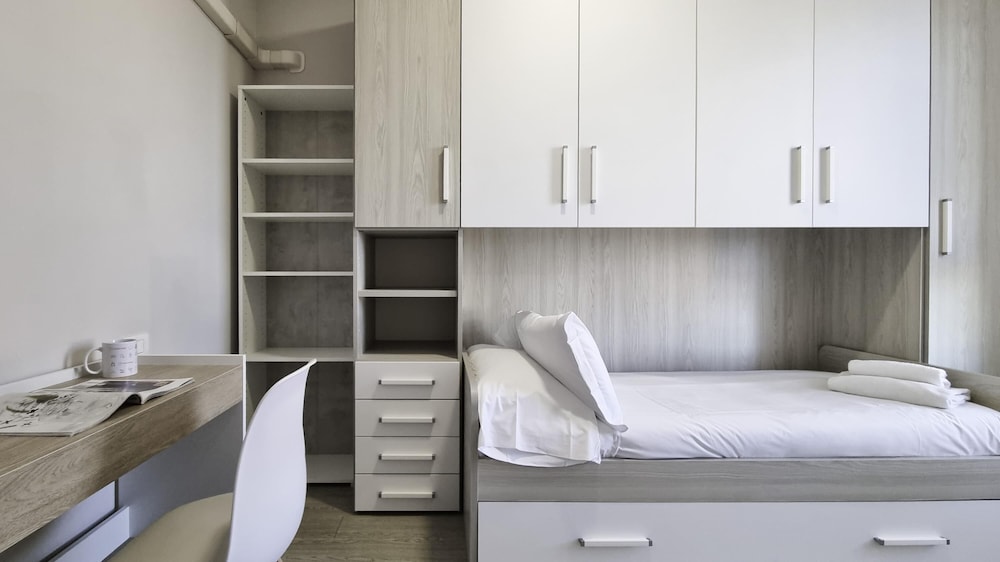 Piazza Alboreto 72 Rozzano — 4-Star Luxury Hotel in Rozzano, Italy