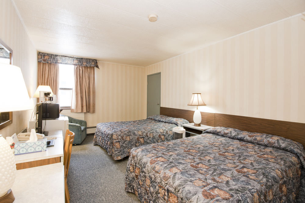 Springs Motor Inn — Wainwright