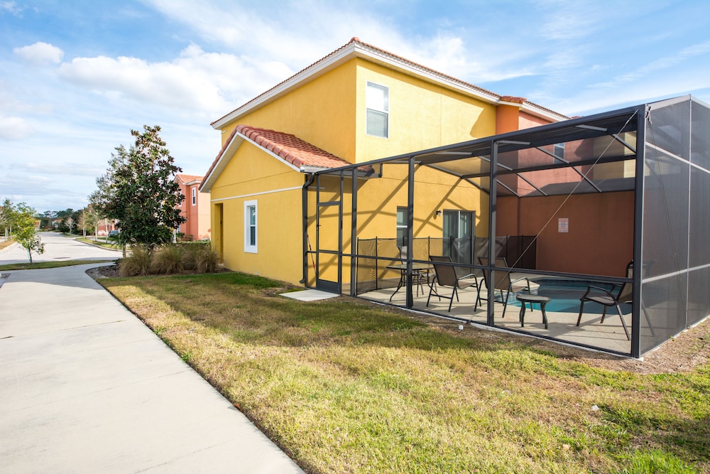 Bella Vida Resort by Home 2U - photo 214