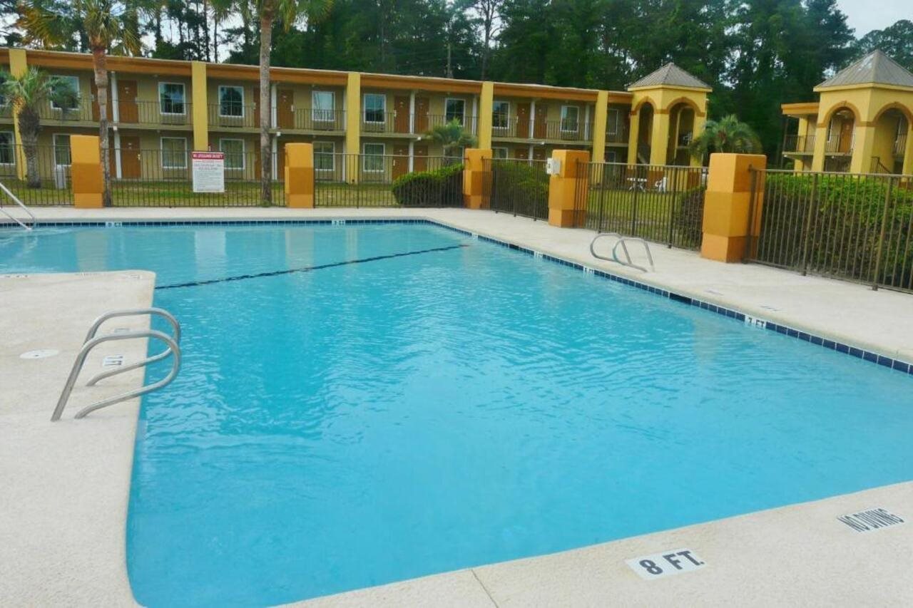 Days Inn by Wyndham Brunswick St. Simons Area - photo 3