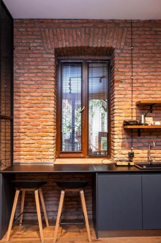Heart of Tbilisi: 3 Apts w Balcony By Wehost