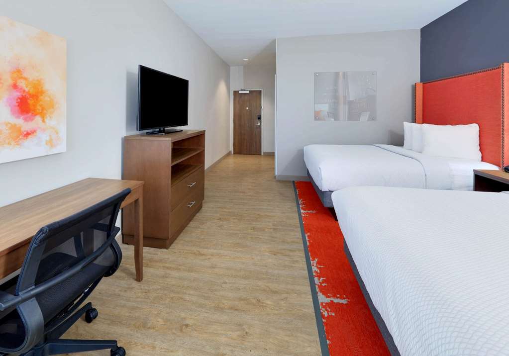 La Quinta Inn & Suites by Wyndham Lakeway - photo 20