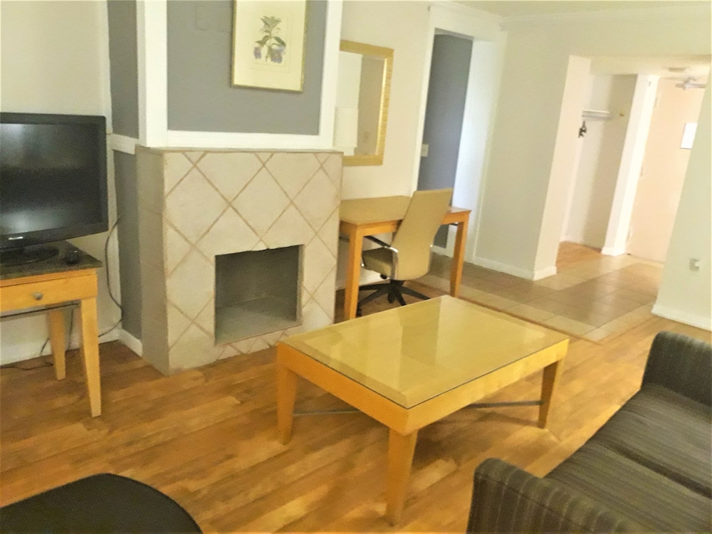 Madison Inn and Suites - photo 30