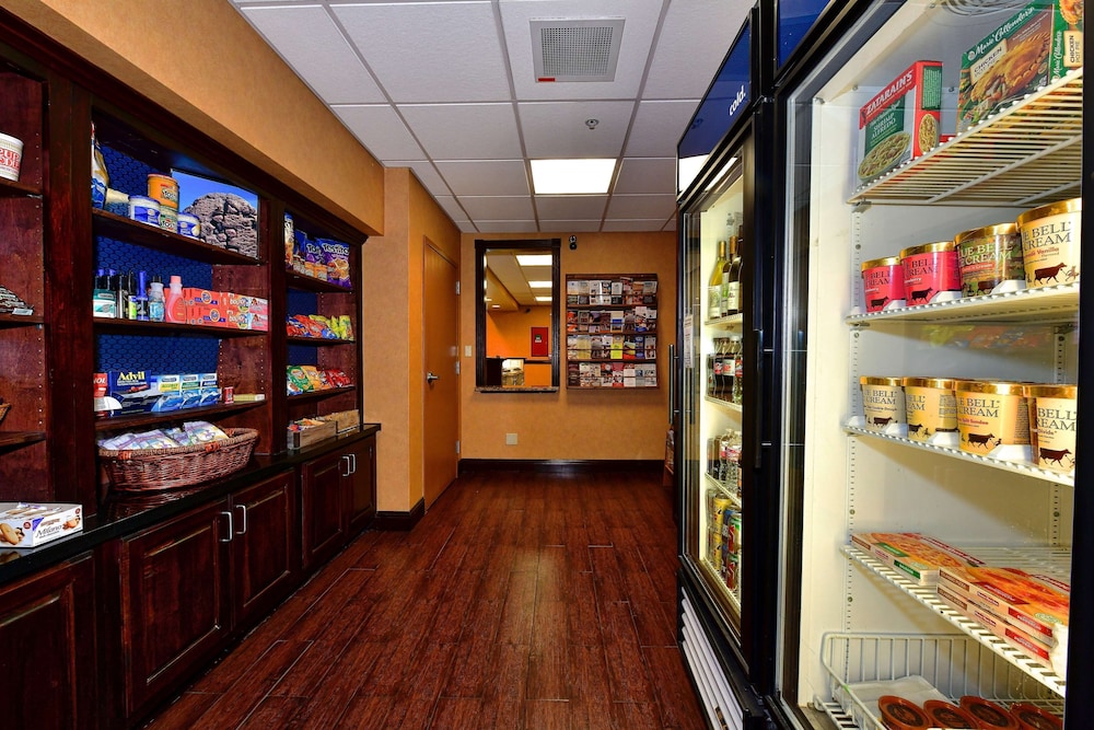 Hampton Inn & Suites Fredericksburg - photo 22