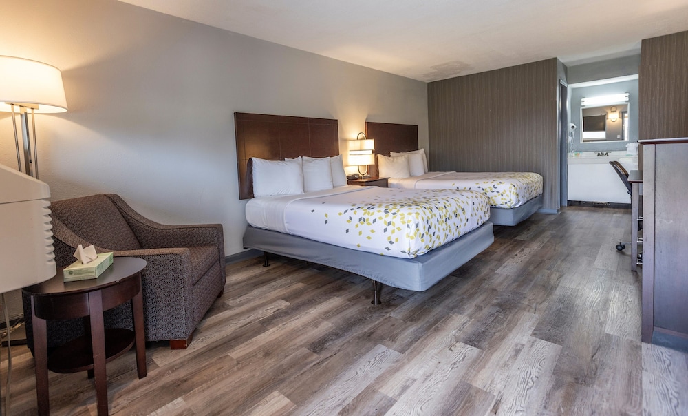 Butler Inn - photo 18