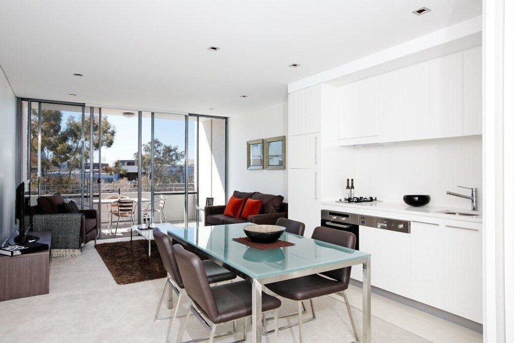 Perfectly Located Crows Nest Apartment C404 — 4-Star Luxury Hotel in Sydney, Australia