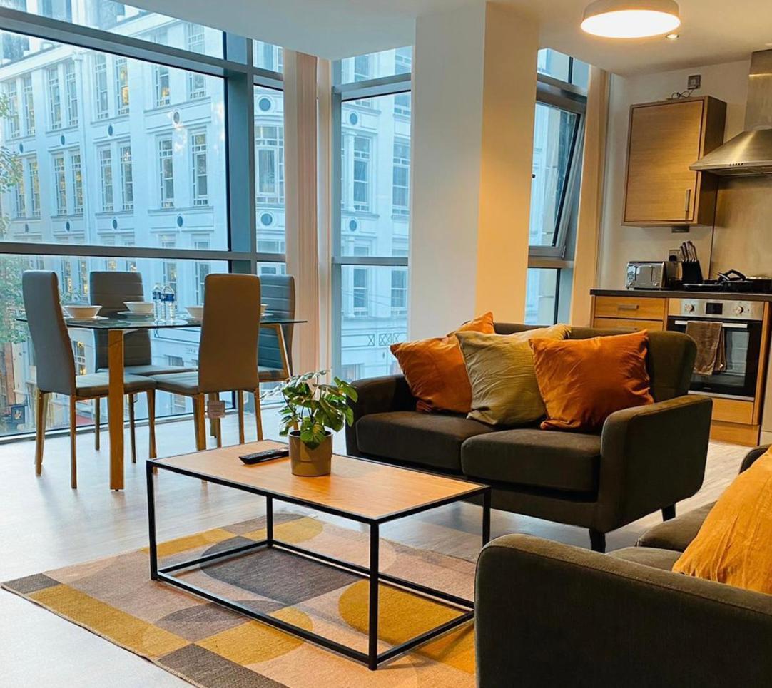Stylish Two Bed In The Heart Of The City — 4-Star Luxury Hotel in Birmingham, United Kingdom