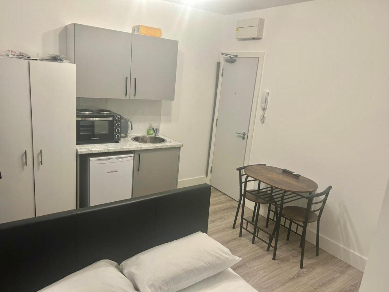 Cosy Studio Flat In Teddington — Teddington