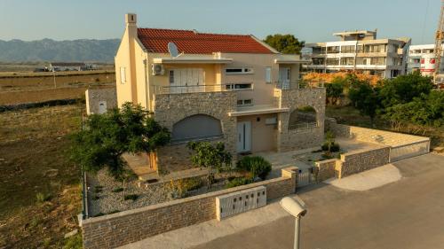 Apartmani Lucija — 4-Star Luxury Hotel in Povljana, Croatia