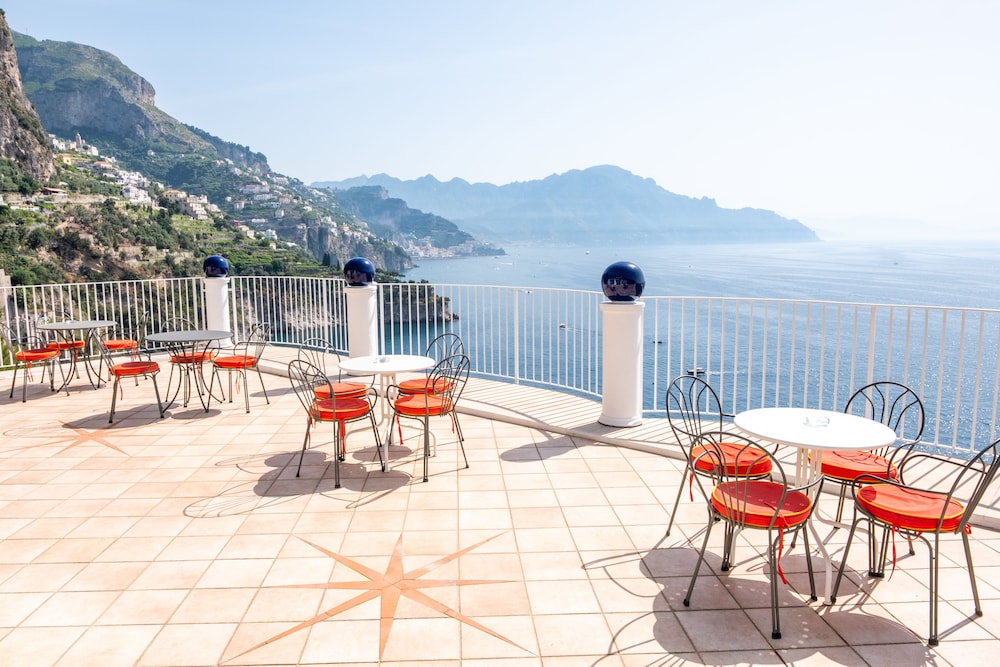 Le Terrazze - carbon neutral hotel in Conca Dei Marini